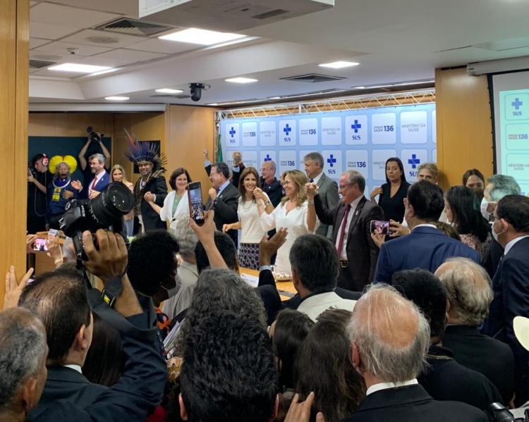 nísia trindade lima_carlos gadelha